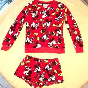 MICKEY & MINNIE Soft fuzzy pajama set w/shorts.